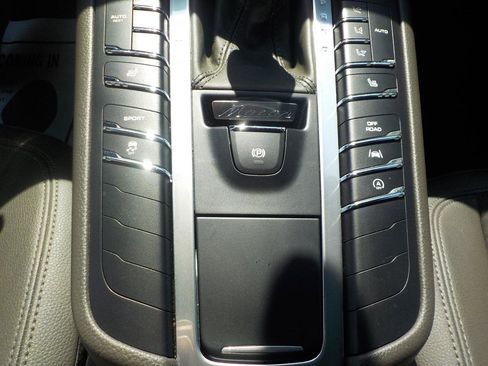 Used 2017 Porsche Macan S image 22