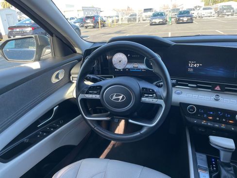 Used 2025 Hyundai Elantra Limited image 37