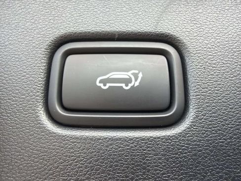 Used 2025 Hyundai Tucson Limited FWD image 18