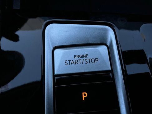 Used 2025 Volkswagen Atlas SE image 26