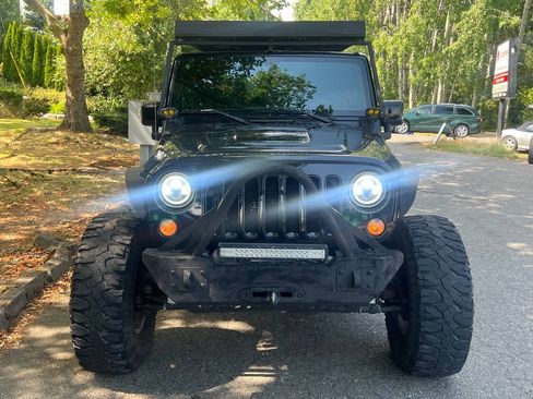 Used 2015 Jeep Wrangler Unlimited Sahara AWD/4WD image 8