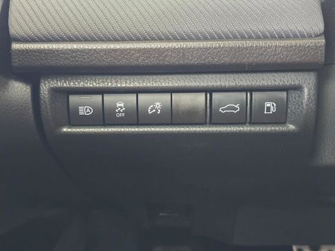 Used 2025 Toyota Camry SE image 25