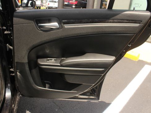 Used 2011 Chrysler 300 Limited RWD image 22