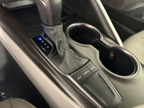Used 2024 Toyota Camry SE image 18