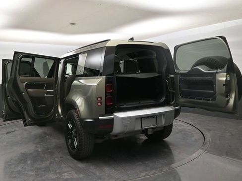 Used 2024 Land Rover Defender 110 S image 32