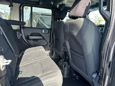 Used 2019 Jeep Wrangler Unlimited Sahara w/ Uconnect 4C Nav & Sound Group AWD/4WD image 27