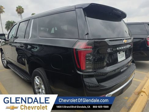 Certified 2025 Chevrolet Suburban LT AWD/4WD image 4