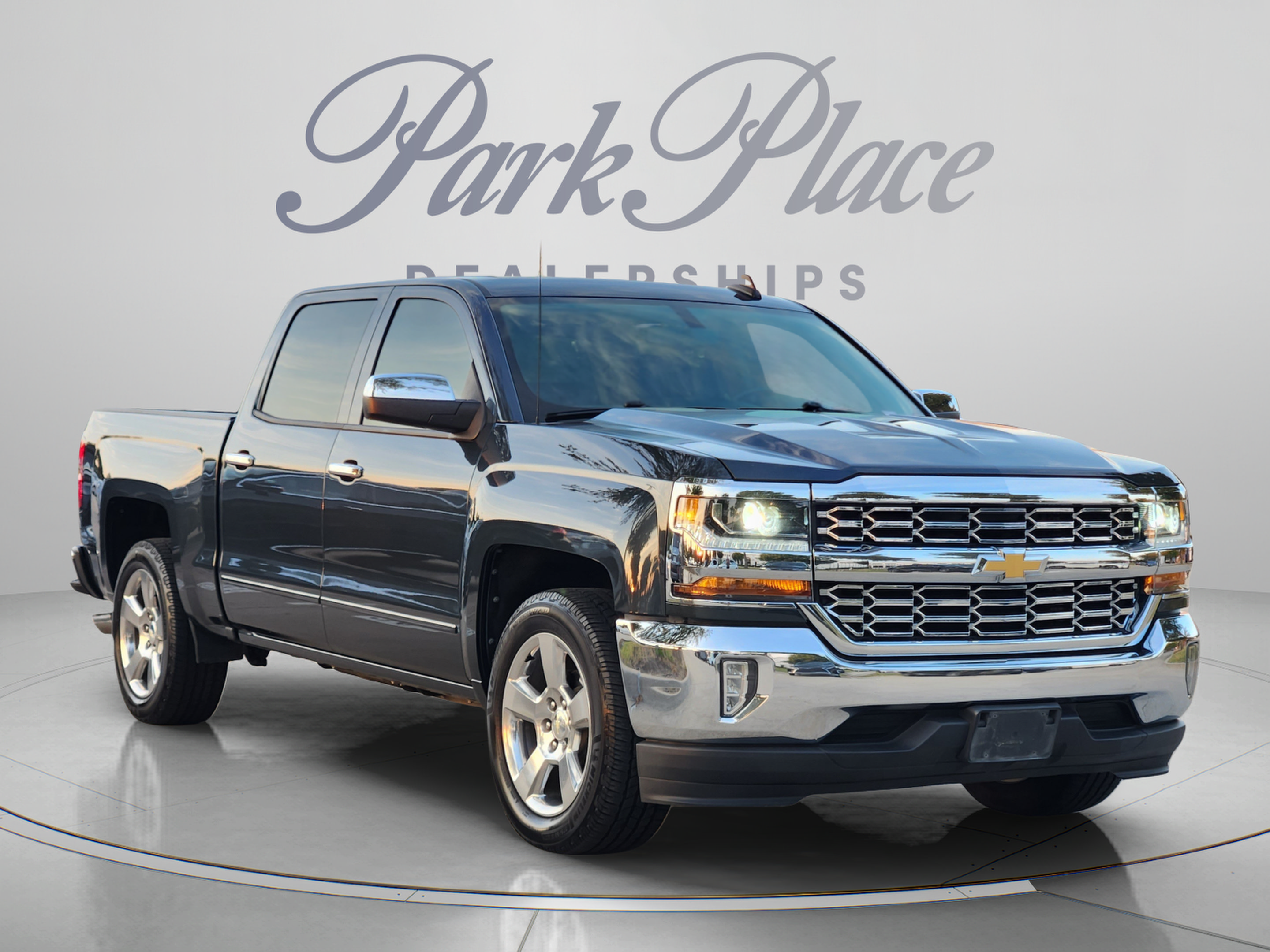 Used 2018 Chevrolet Silverado 1500 LT w/ Texas Edition RWD image 4