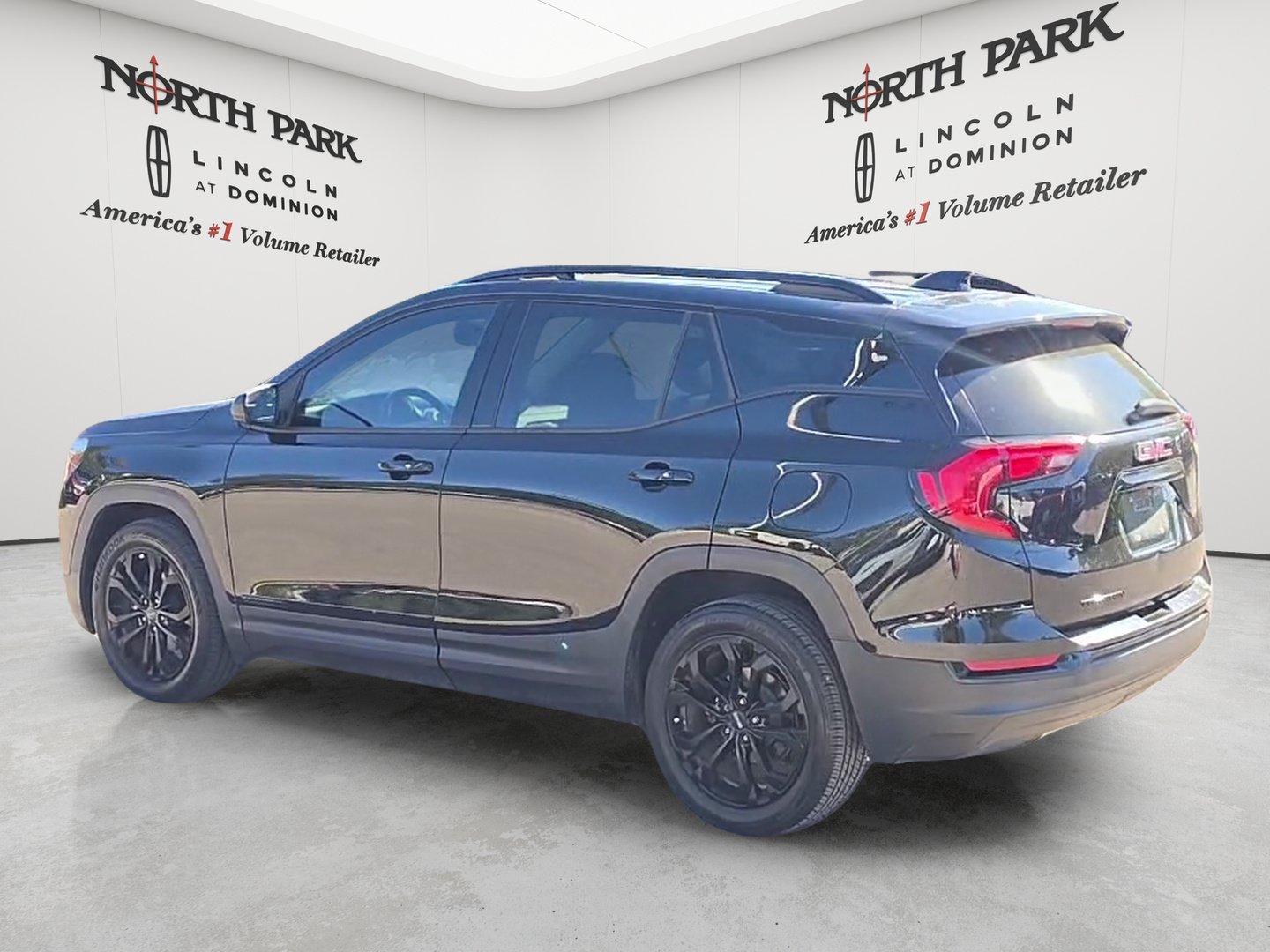Used 2020 GMC Terrain SLE w/ Elevation Edition FWD image 3