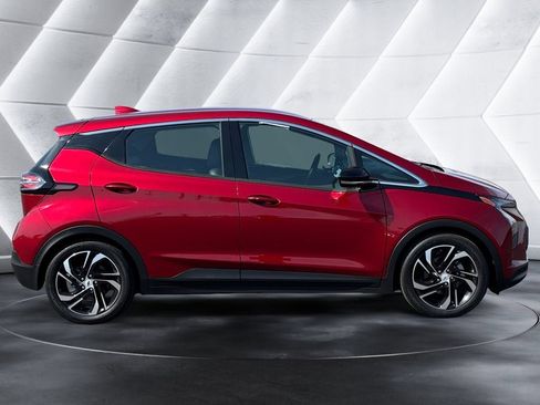 Certified 2022 Chevrolet Bolt LT w/ Infotainment Package FWD image 6