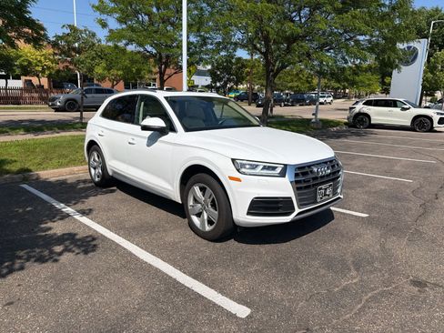 Used 2019 Audi Q5 2.0T Premium Plus w/ Premium Plus Package AWD/4WD image 3
