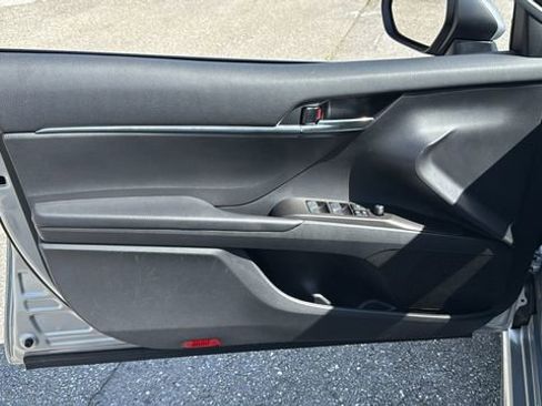 Used 2024 Toyota Camry SE image 17