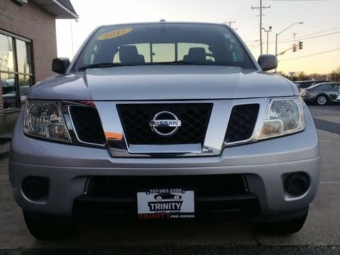 Used 2017 Nissan Frontier SV image 6