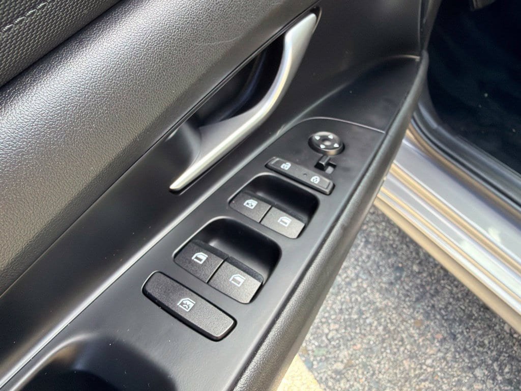 Used 2021 Hyundai Elantra SEL FWD image 13