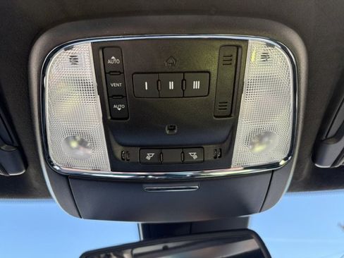 Used 2023 Dodge Charger Scat Pack RWD image 28