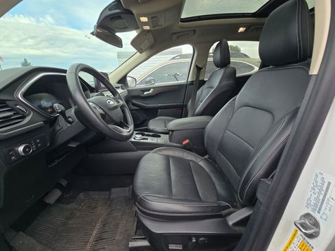 Used 2020 Ford Escape Titanium image 16