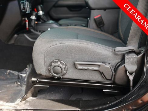 Used 2025 Jeep Wrangler Unlimited Sahara AWD/4WD image 20