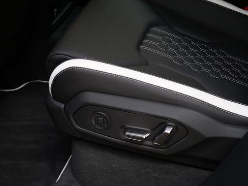 Used 2024 Lamborghini Urus Performante AWD/4WD image 36