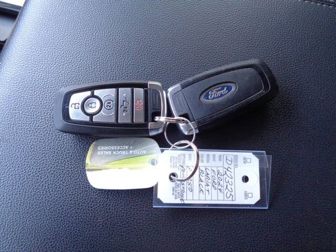 Used 2024 Ford F250 Lariat w/ Chrome Package image 38