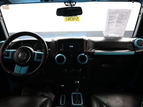Used 2018 Jeep Wrangler Unlimited Sahara AWD/4WD image 12