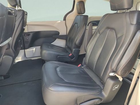 Used 2020 Chrysler Pacifica Touring-L Plus FWD image 30