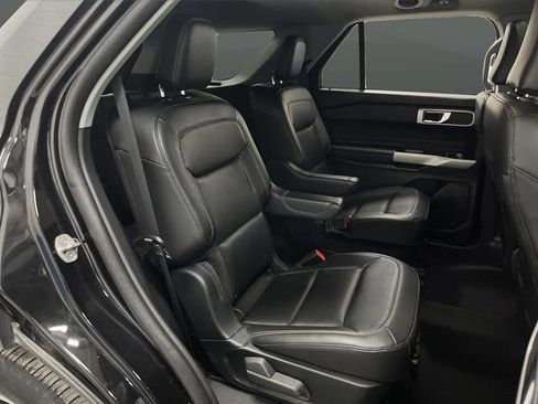 Used 2023 Ford Explorer XLT image 31