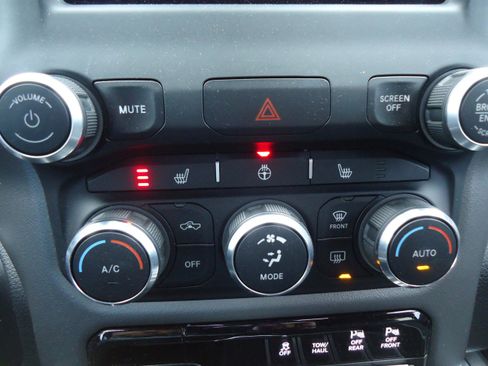 Used 2019 RAM 1500 Big Horn image 19