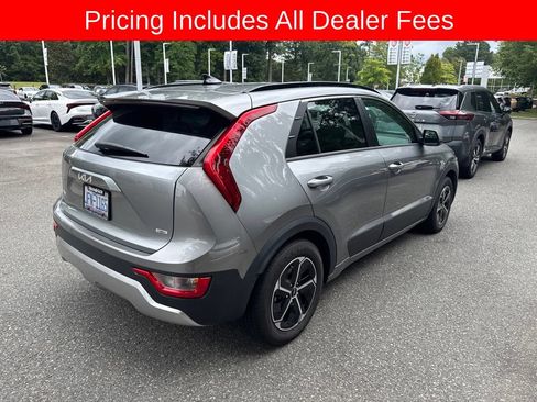 Used 2023 Kia Niro LX FWD image 5