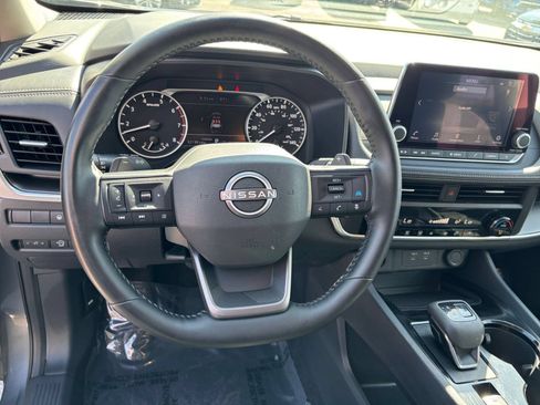 Used 2025 Nissan Rogue SV FWD image 30