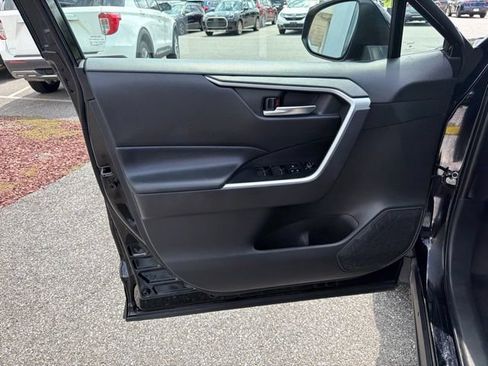 Used 2025 Toyota RAV4 XLE AWD/4WD image 11