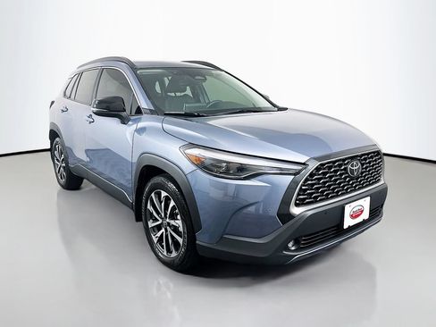 Certified 2025 Toyota Corolla Cross XLE FWD image 3