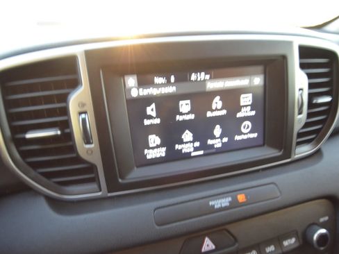 Used 2018 Kia Sportage LX w/ LX Technology Package image 32