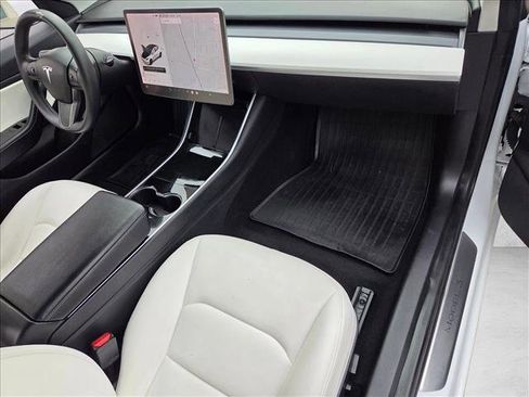 Used 2019 Tesla Model 3 Standard Range Plus image 21