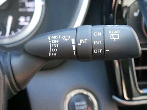 Used 2022 Toyota Highlander XLE AWD/4WD image 27