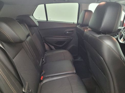 Used 2020 Chevrolet Trax LT w/ LT Convenience Package AWD/4WD image 19