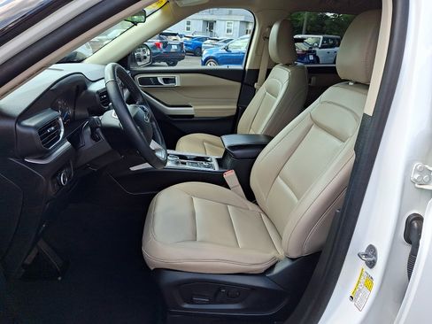 Used 2023 Ford Explorer XLT w/ Equipment Group 202A AWD/4WD image 15