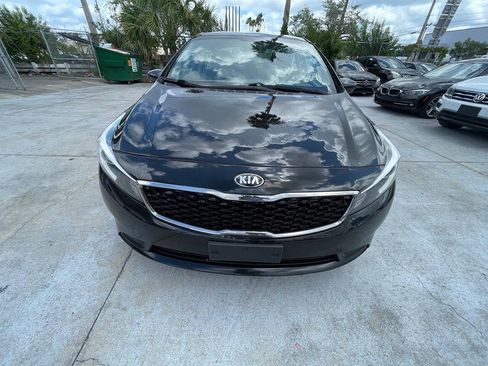 Used 2017 Kia Forte LX FWD image 1