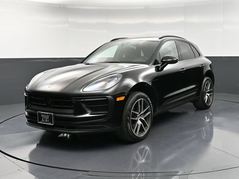 Certified 2023 Porsche Macan Turbo image 1