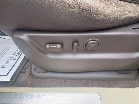 Used 2014 Cadillac Escalade Platinum RWD image 13
