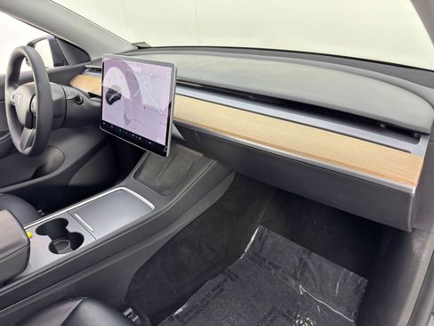 Used 2021 Tesla Model Y Long Range image 15