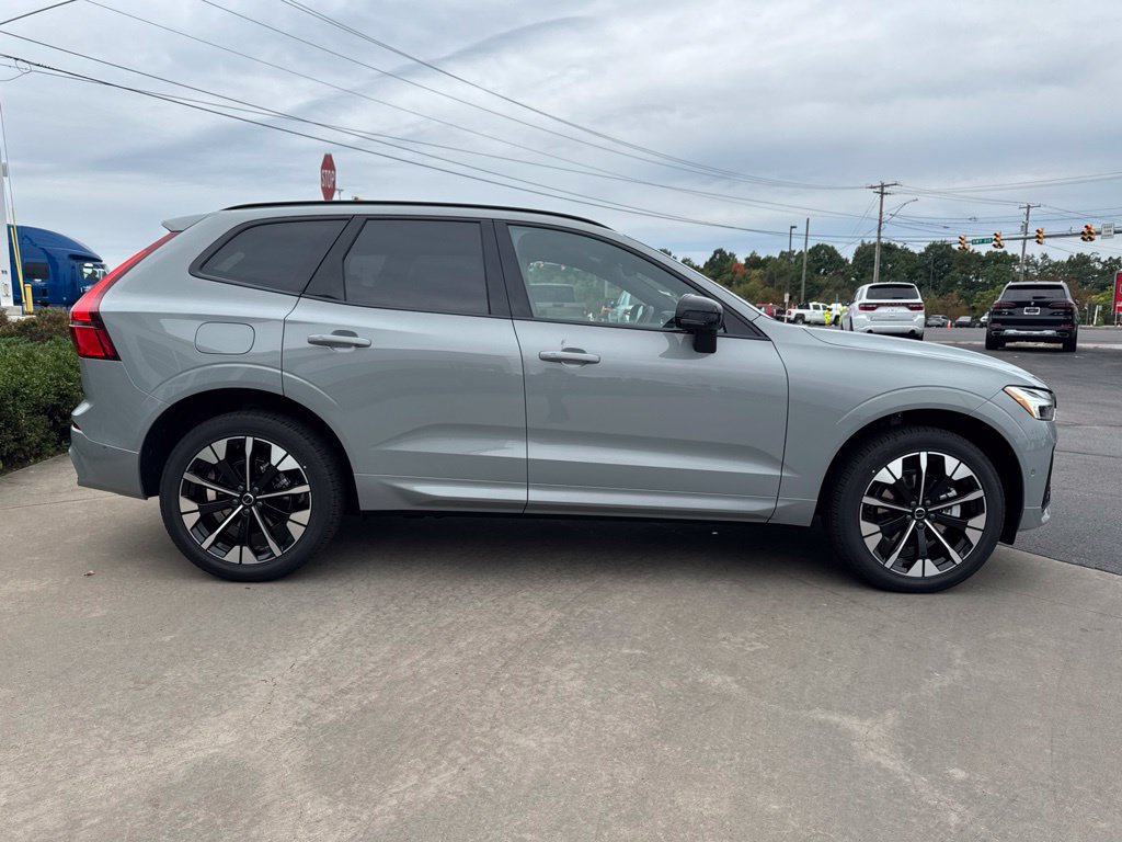 Used 2027 Volvo XC60 B5 Plus AWD/4WD image 4