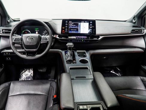 Used 2023 Toyota Sienna XSE w/ XSE Plus Package image 5