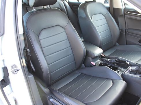 Used 2015 Volkswagen Golf SEL image 16