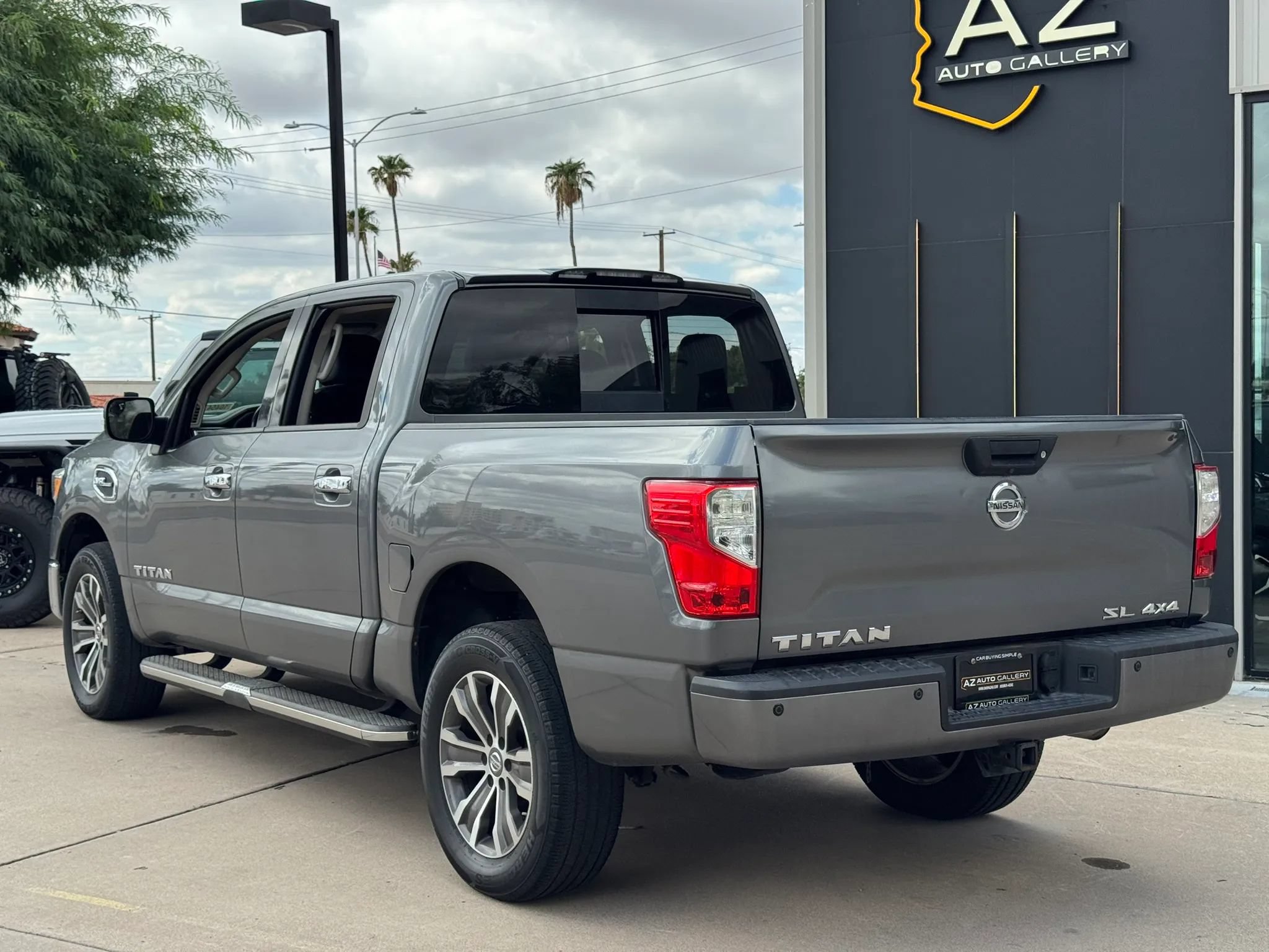 Used 2017 Nissan Titan SL AWD/4WD image 7