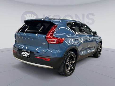 Used 2024 Volvo XC40 B5 Core w/ Climate Package image 7