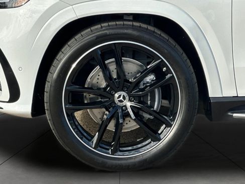 New 2026 Mercedes-Benz GLS 580 4MATIC image 3