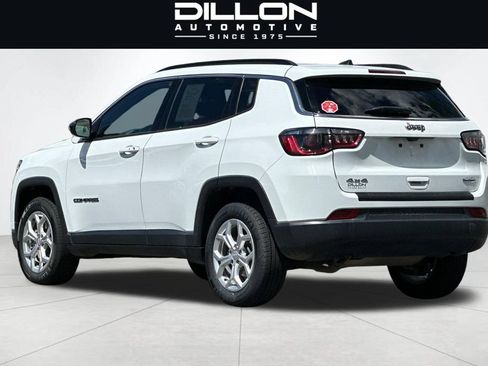 Used 2024 Jeep Compass Latitude AWD/4WD image 6