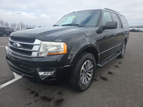 Used 2017 Ford Expedition XLT image 3
