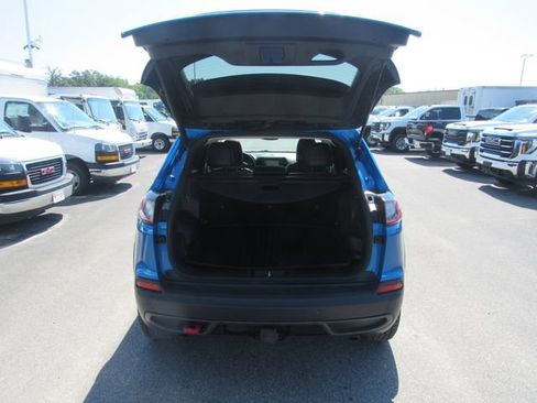Used 2019 Jeep Cherokee Trailhawk AWD/4WD image 26