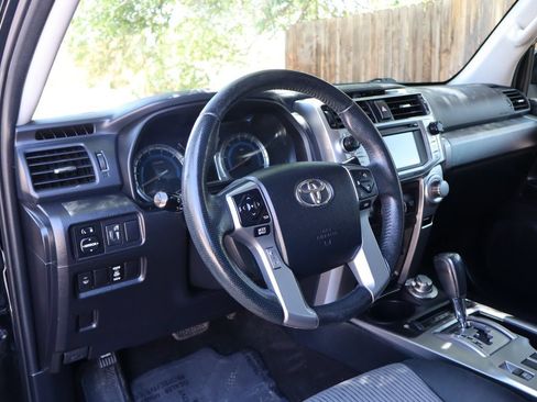 Used 2018 Toyota 4Runner SR5 AWD/4WD image 15
